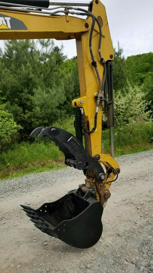 CAT 305 hydraulic thumb