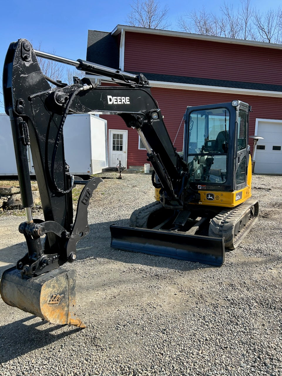 18 Digging Bucket John Deere Wedge Lock Coupler Style for 2.6 - 3.7 Tons