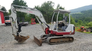 Takeuchi TB135 hydraulic thumb